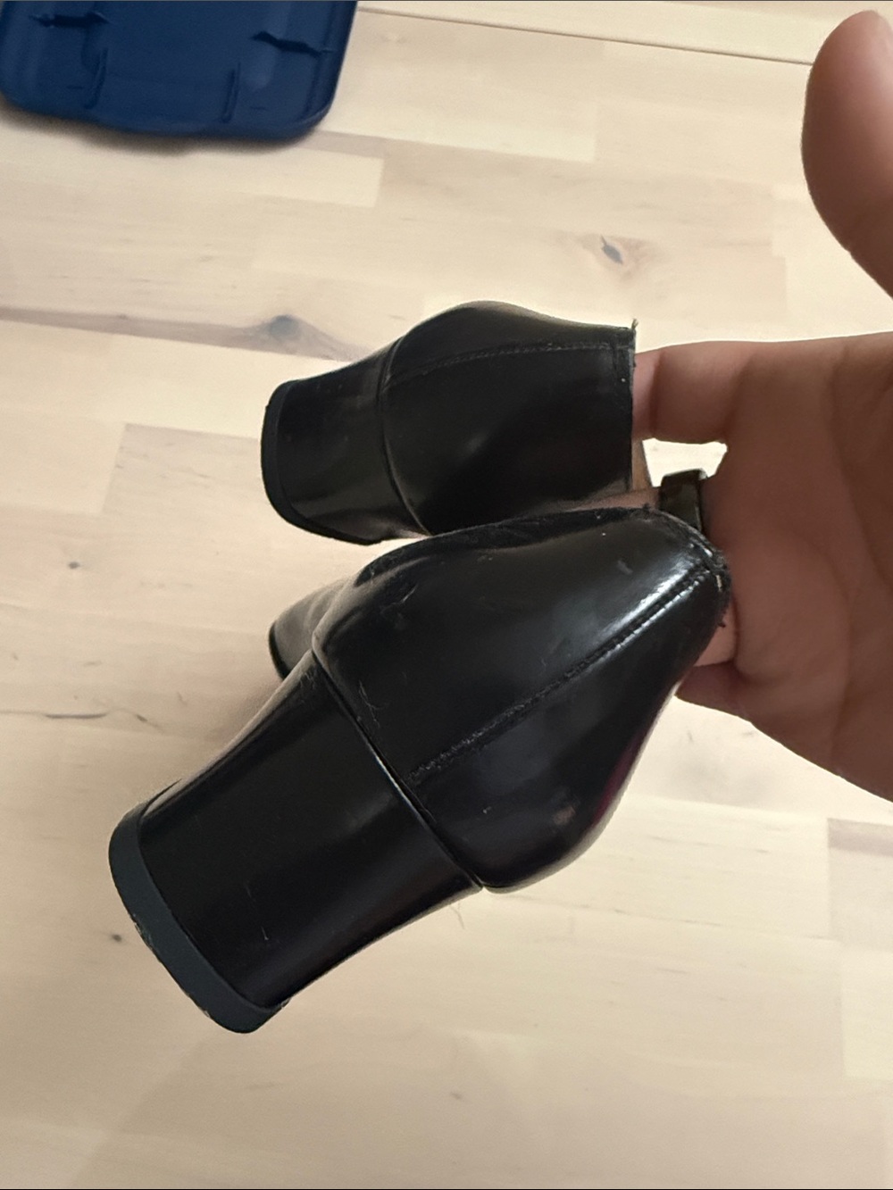 Salvatore Ferragamo Black Patent Leather Vara-Style Flats - Picture 6 of 9
